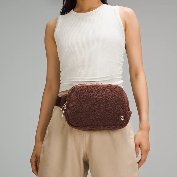 Lululemon 2L Brown Sherpa Everywhere Belt Bag in Earth Gold - Picture 5 of 11